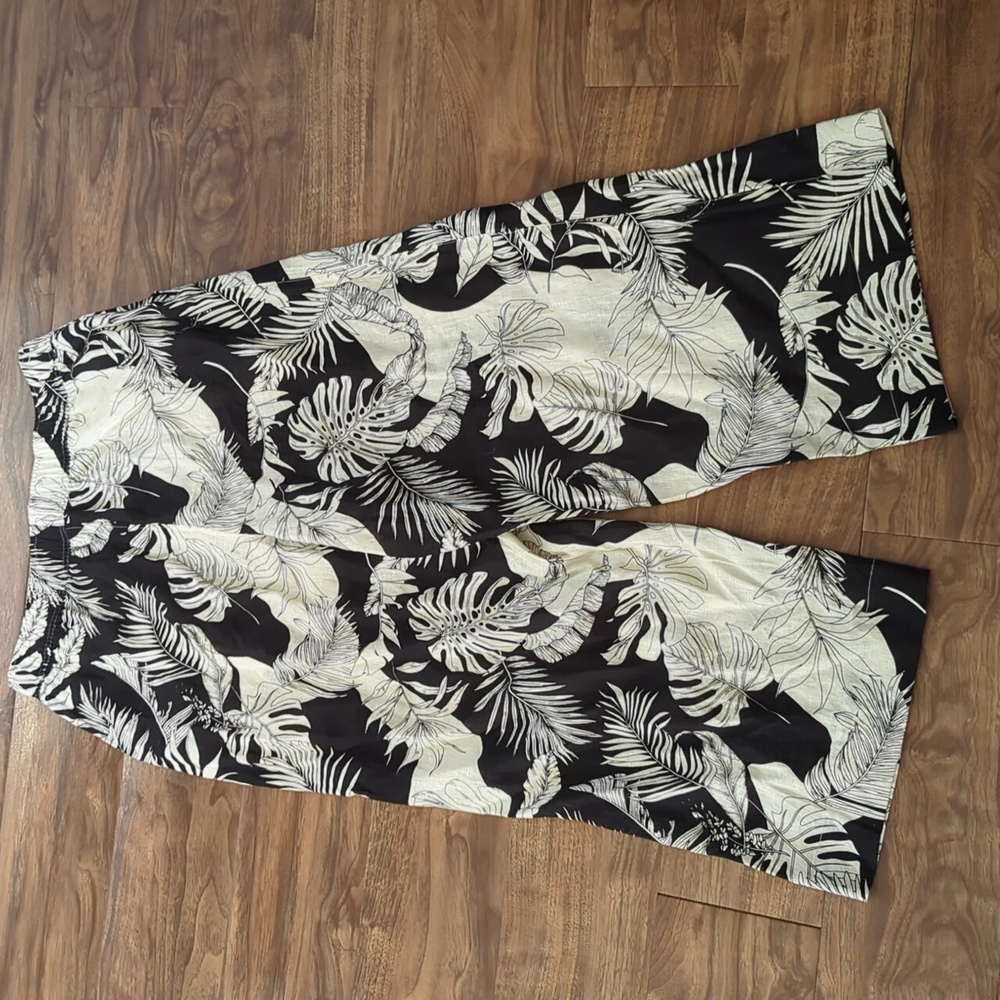 100% Linen Wide Leg Cropped Leaf Graphic Pants - Picture 2 of 8